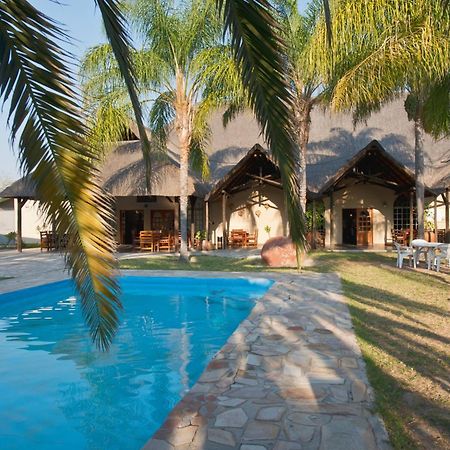 Oshakati Country Hotel Ngoại thất bức ảnh