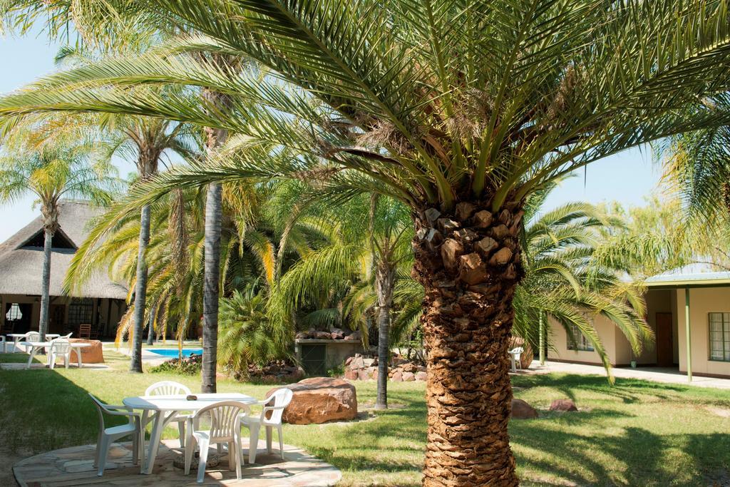 Oshakati Country Hotel Ngoại thất bức ảnh