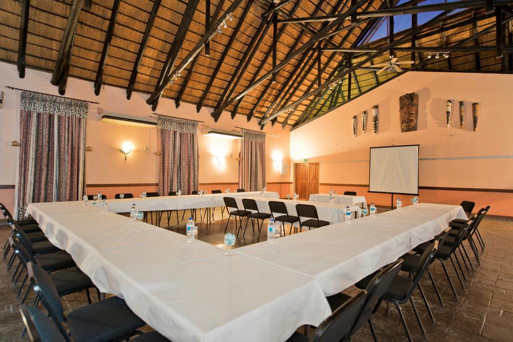 Oshakati Country Hotel Ngoại thất bức ảnh