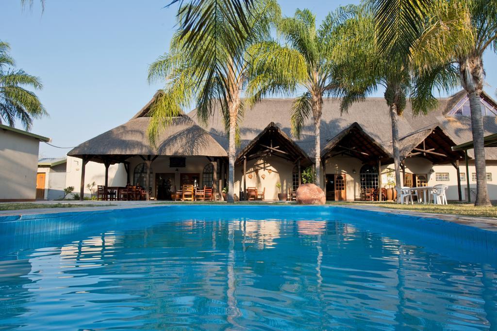 Oshakati Country Hotel Ngoại thất bức ảnh