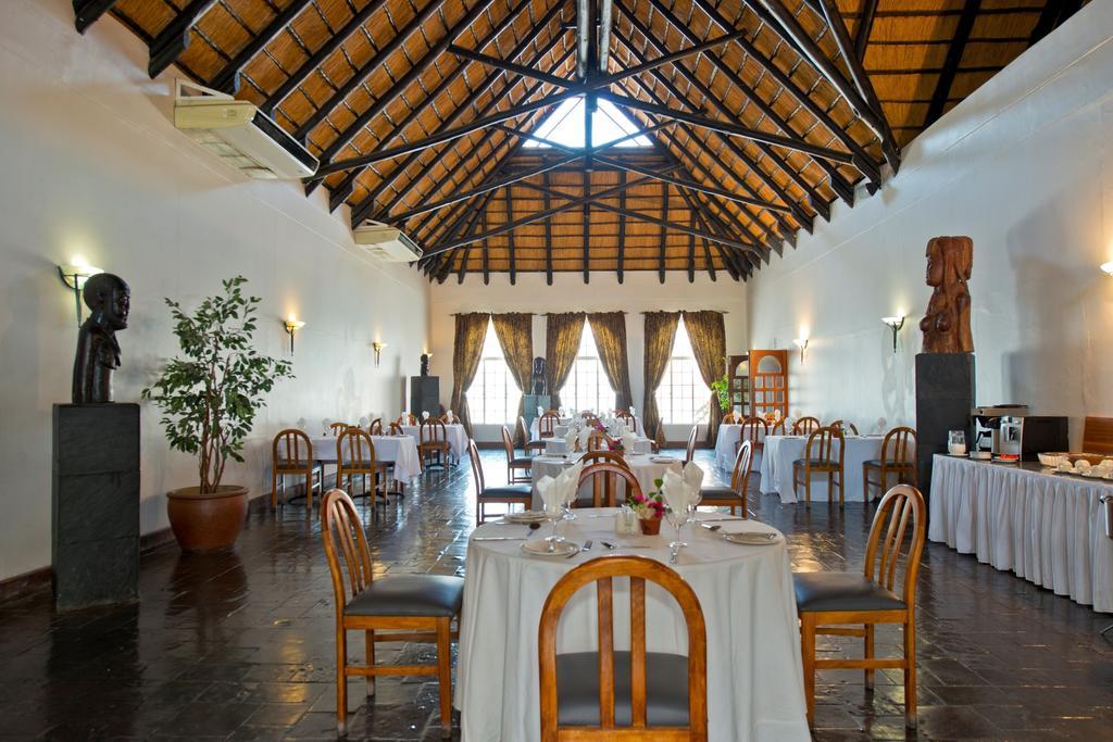 Oshakati Country Hotel Ngoại thất bức ảnh