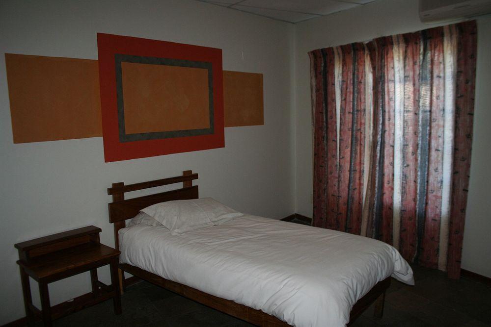Oshakati Country Hotel Ngoại thất bức ảnh