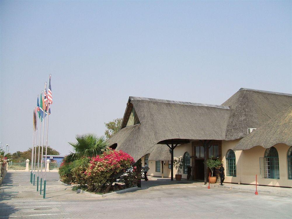 Oshakati Country Hotel Ngoại thất bức ảnh