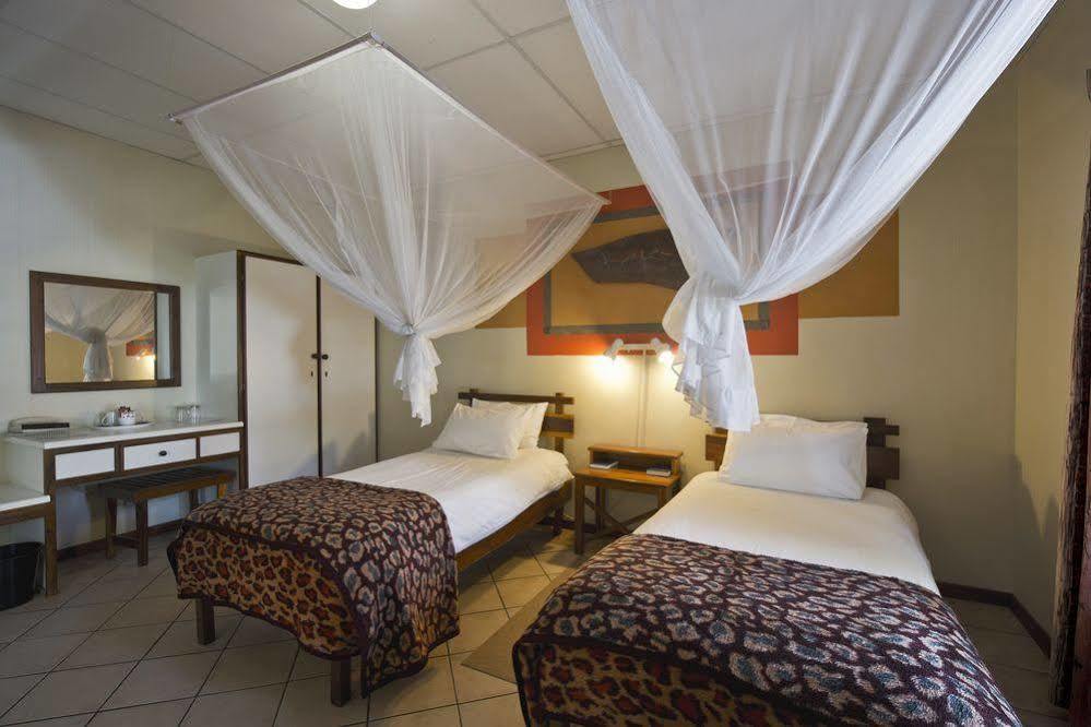 Oshakati Country Hotel Ngoại thất bức ảnh